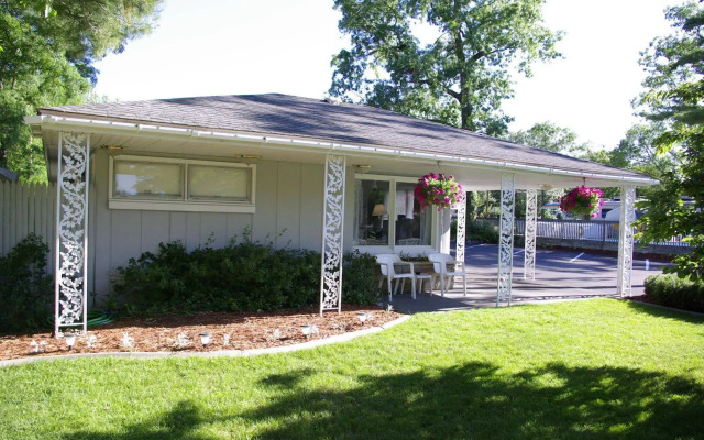 Grand Traverse Motel