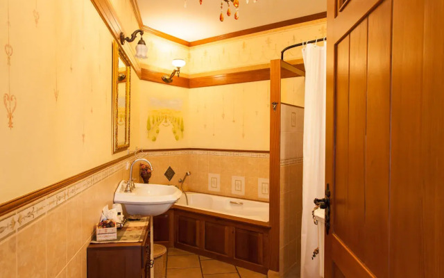 The Heritage House & Garden