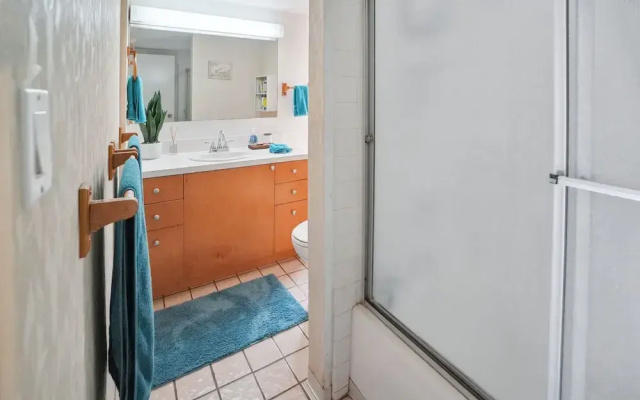 Island Breeze 2 Bedroom Condo by RedAwning