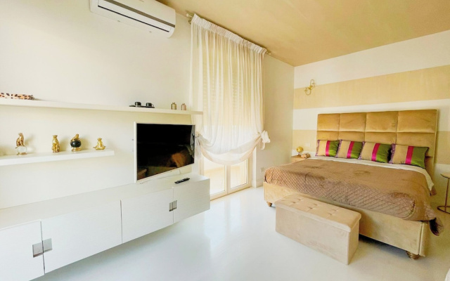 Mora Suite
