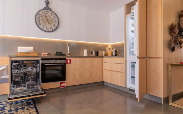 Lovelystay - Sunshine Residence in the Heart of Graça