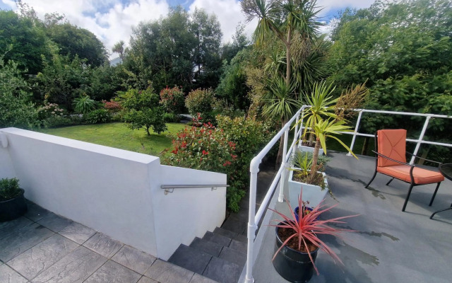 Blue Hills Luxury Coastal Apartment