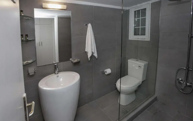 Modern Apartment close to Acropolis Museum by GHH