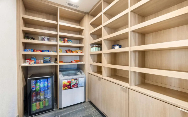 Coratel Inn & Suites by Jasper Park City - Wichita North