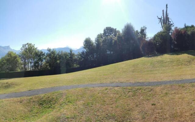 Appart en rez de jardin clos face au Mont BLANC