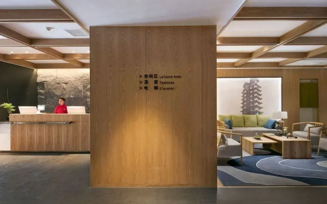 Qianna Hotel (Zhengzhou Erqi Square David City)