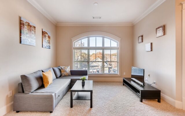 Midtown Luxury Suites by 1stHomeRent