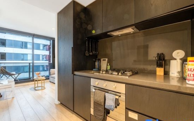 Prime CBD Living  Modern 1BR Steps from Everything