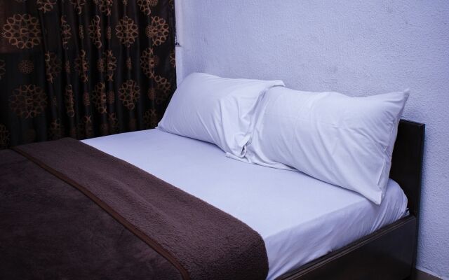 Day By Day Hotel