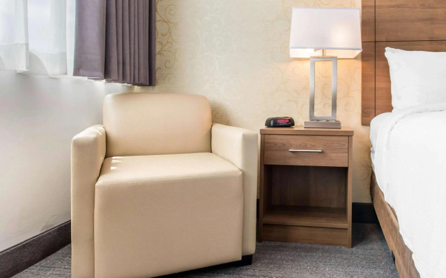 Quality Hotel Dorval