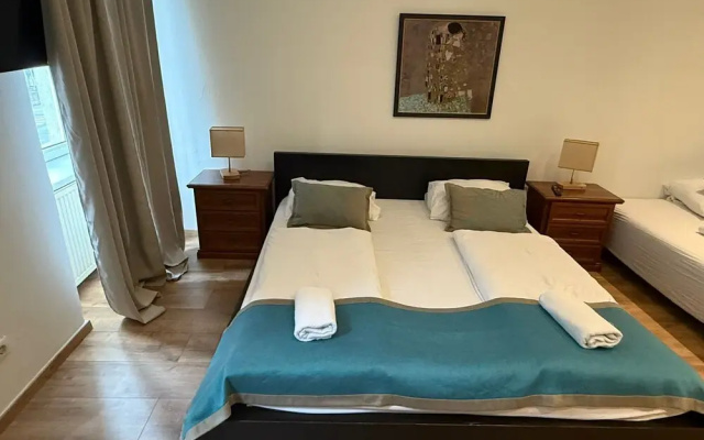 Chic 2BR Apt Steps from Westbahnhof