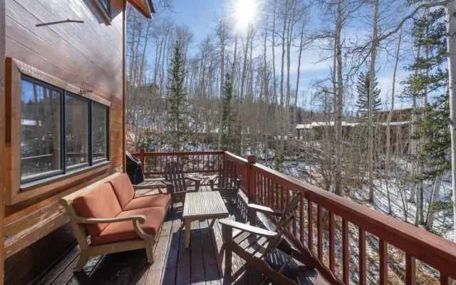 Wapiti Mountain Escape