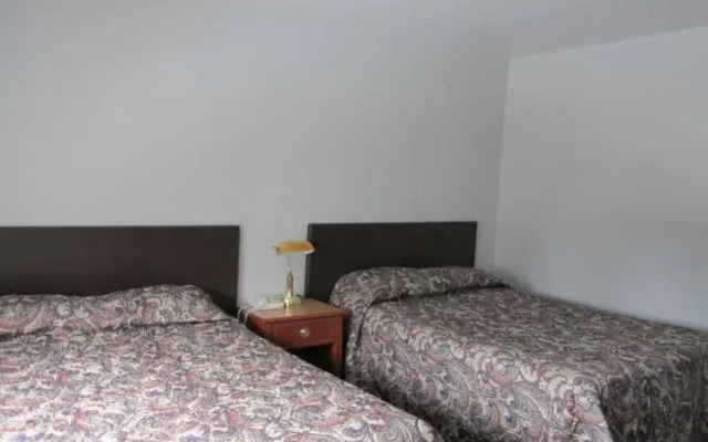 Bell Mountain Motel McBride