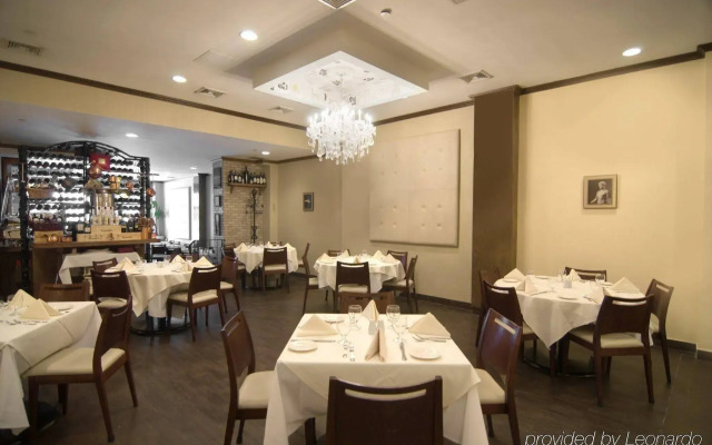 Marco LaGuardia Hotel & Suites