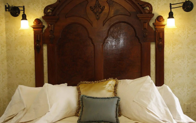 Jabberwock Inn