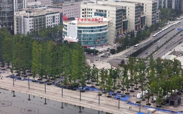 Vienna International Hotel (Chongqing Xingguang Avenue Liangjiang Xingfu Square)