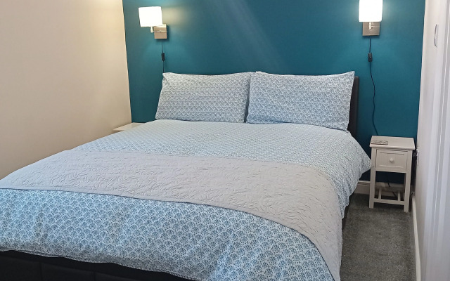 Middle House B And B