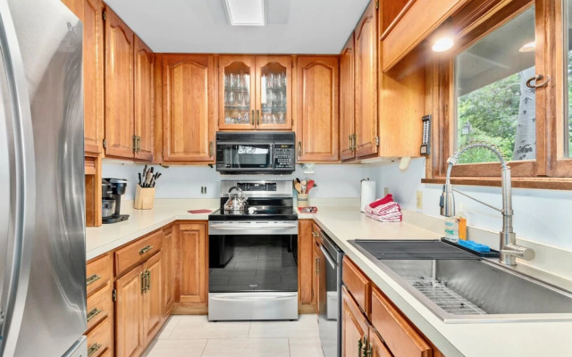 Macmillan Dog-friendly Vacation At Windcliff 4 Bedroom Home by RedAwning