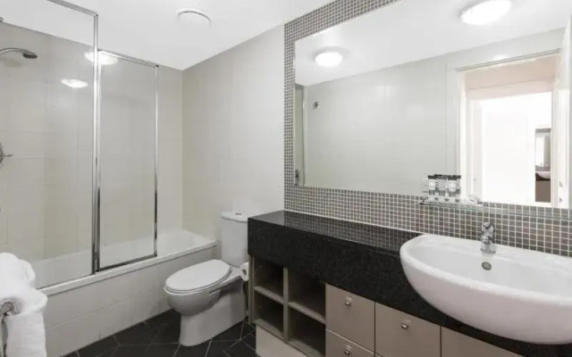 Oaks Brisbane Mews Suites