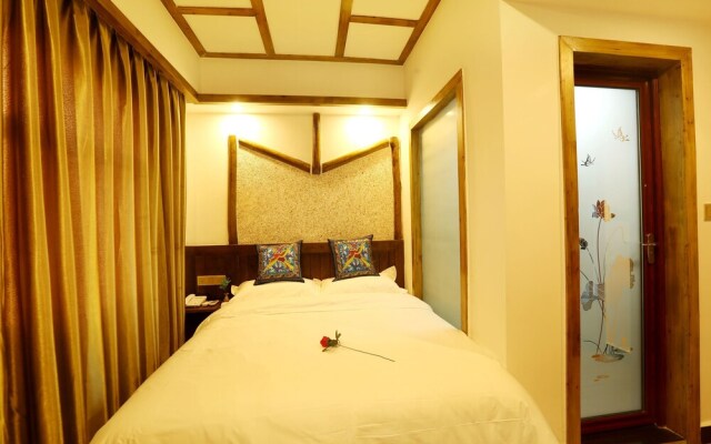 Memory of Xiangxi Humanities Theme Inn