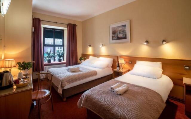Holiday Hotel