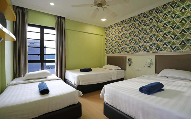 Marina Court Resort- 2 Units Connecting 3Bedroom Pool View Apartment Free 3 Parking MAXIMUM 18PAX INCLDING KIDS – Guest Rooms – Kota Kinabalu