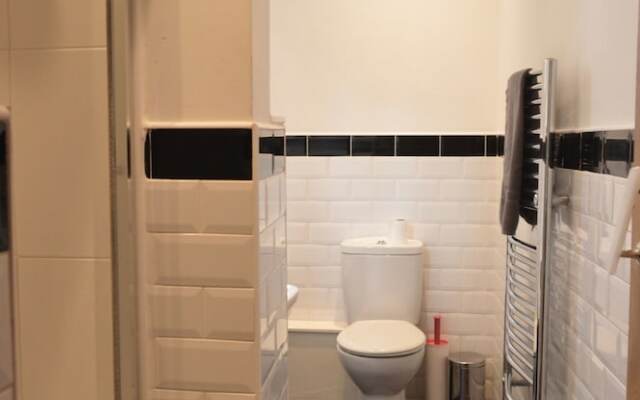 Modern 2 Bedroom Dalry Apartment