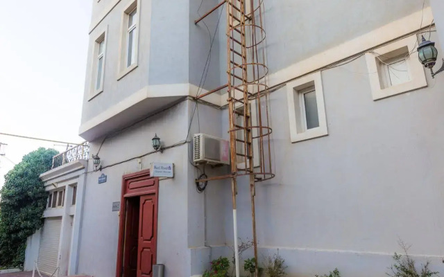 Red Roof Hotel