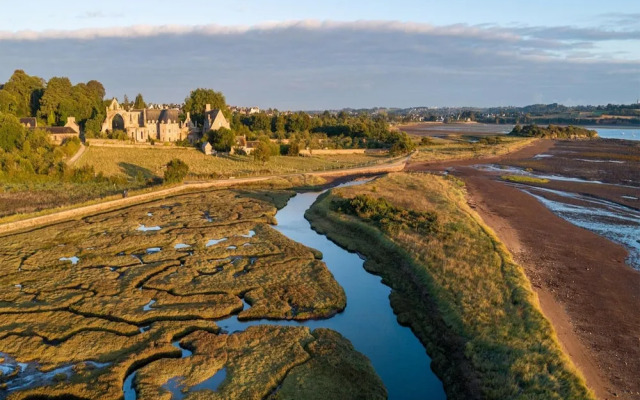 Comfortable Holiday Home With Garden, Near Beach