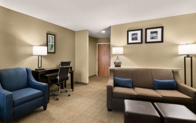 Comfort Suites Commerce