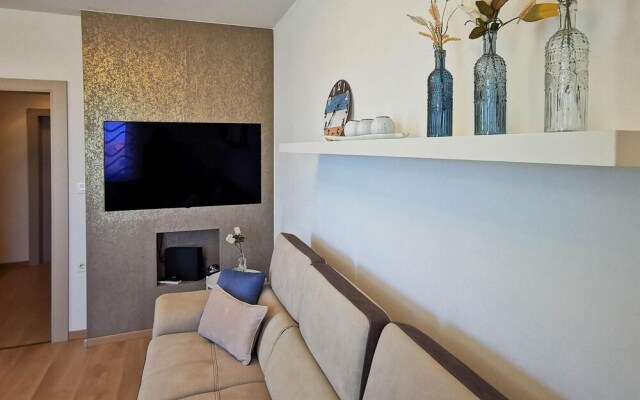 Amazing Apartment in Liznjan With Wifi and 2 Bedrooms