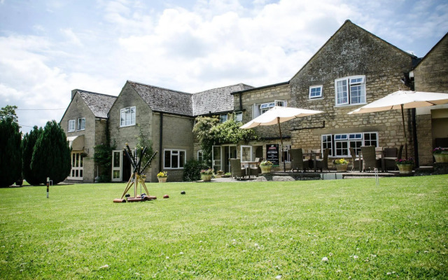 Pettifers Freehouse Hotel