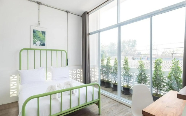 Memmoth Cafe & Hostel in Lampang