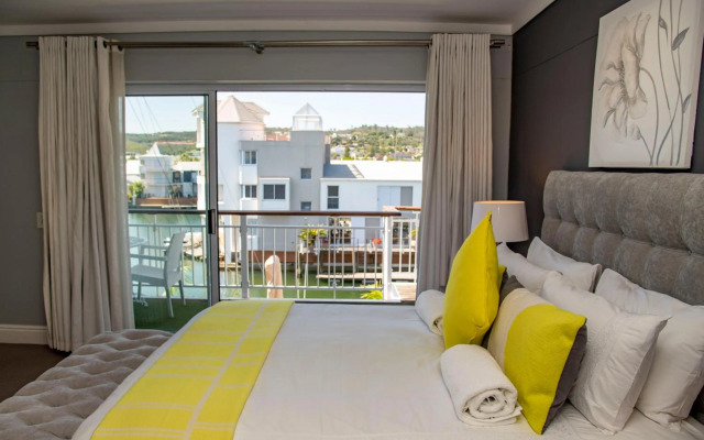 Waterfront New Listng - 8 South Quay -