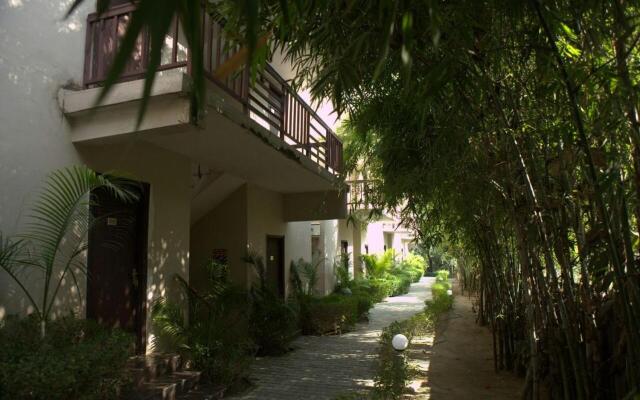 Corbett Rattan Elwood Resort