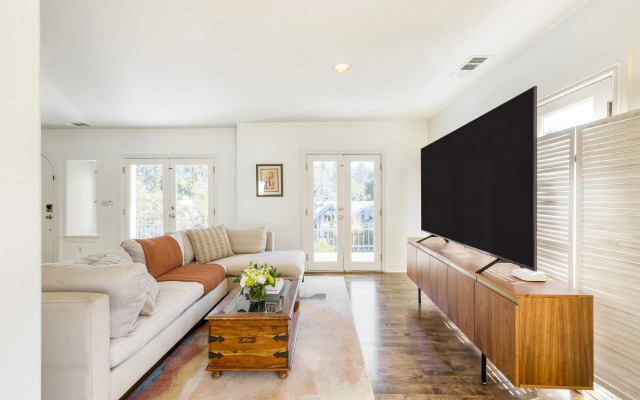 Valentino by AvantStay | Luxury Hollywood Mansion, Los Angeles