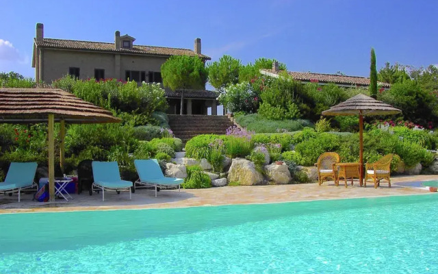 Luxurious Villa in Montelupone With Private Swimming Pool