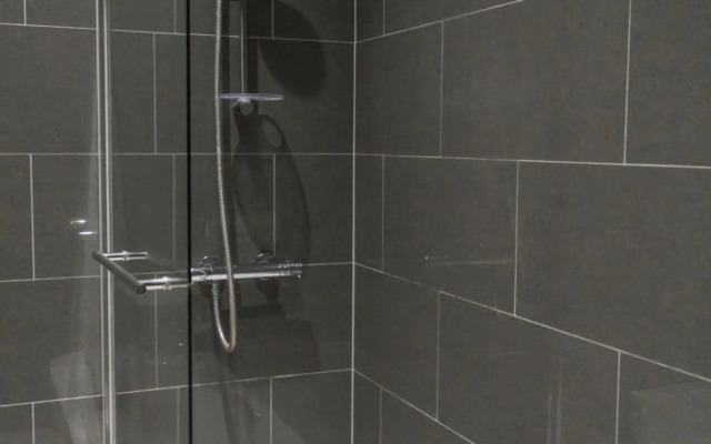 London City Premium Apartment with Parking