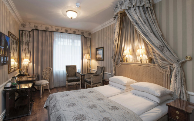 Hotel Bristol