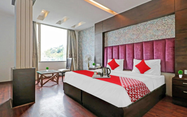 OYO 90654 Hotel Grand Luxury