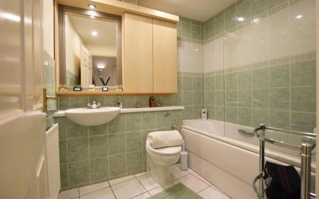 Luxury Top Floor 2Bd Apartment Apsley