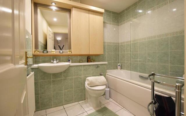 Luxury top floor 2BD Apartment Apsley