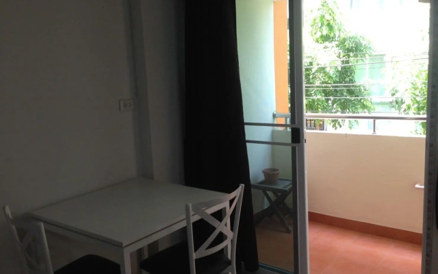 Yaowamal Apartment