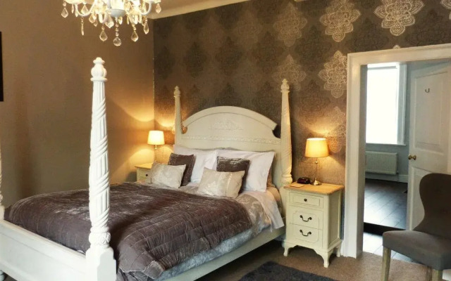 Little Mollington Hall