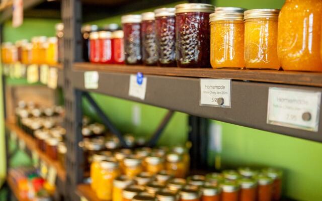 Hillcrest Farm Market B&B