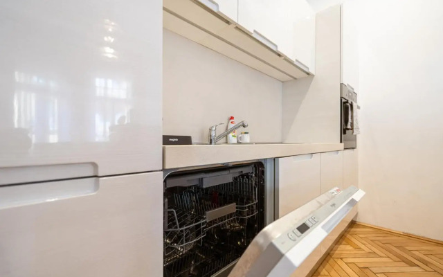 DON'T LOOK any further - Gary's superb apartment