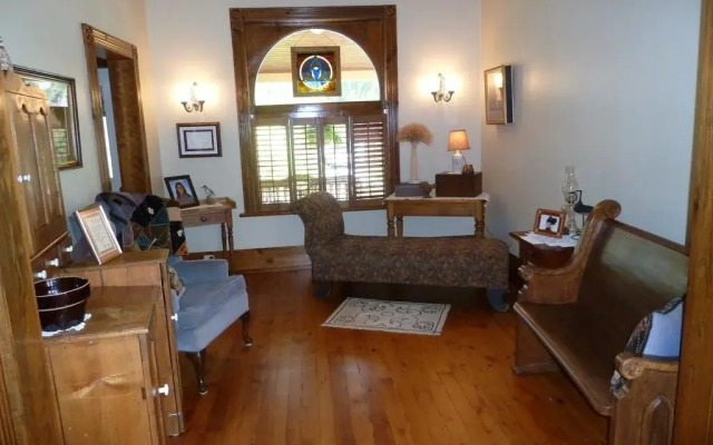Hathaways Cottage