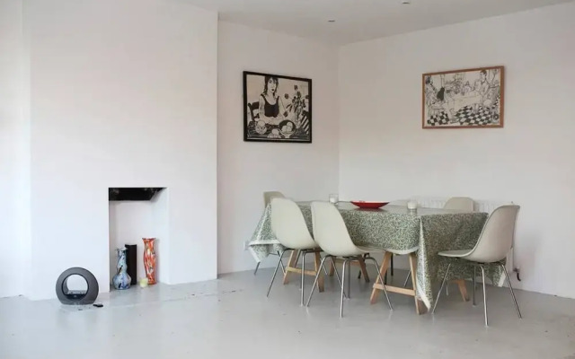 3 bed Apartment With Garden in Zone one se1