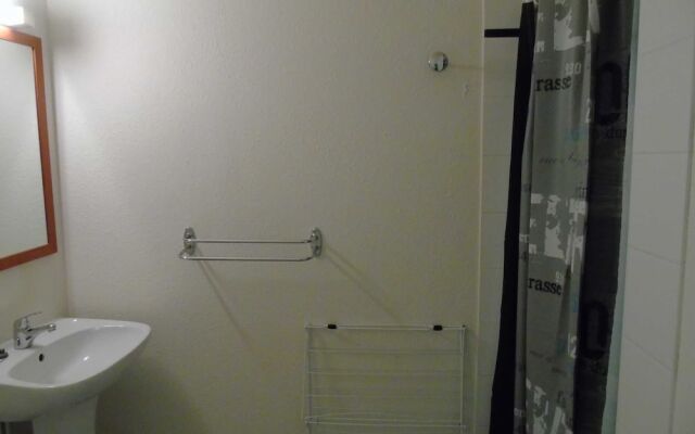 Lou Services Apartment G11 LSI 001