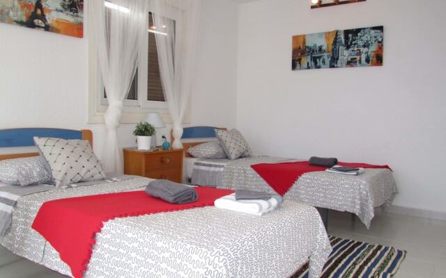 4 Bedrooms Seaview Apartment